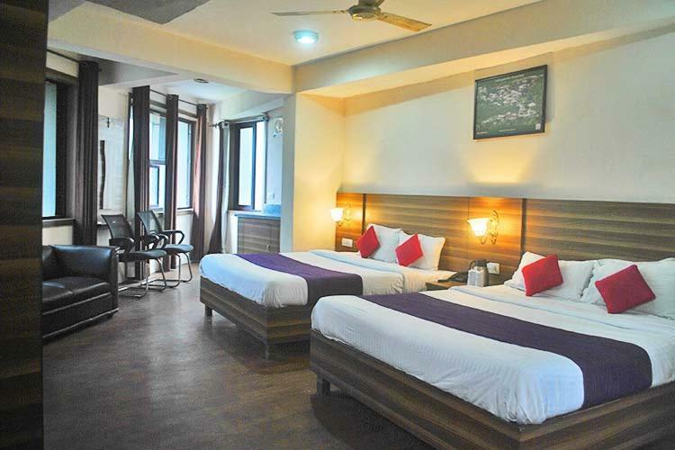 Vijay Palace Hostel ดารัมซาลา ภายนอก รูปภาพ