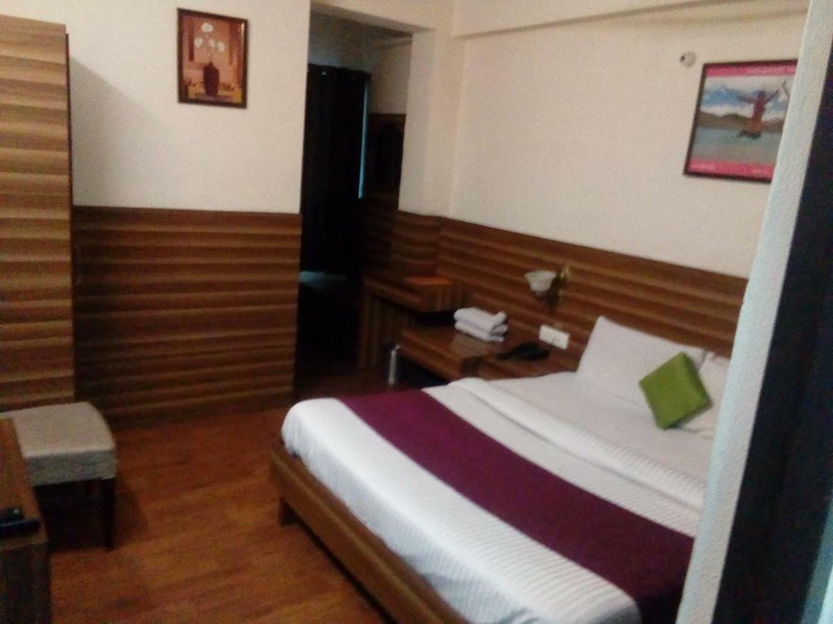 Vijay Palace Hostel ดารัมซาลา ภายนอก รูปภาพ